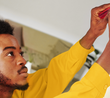 É indispensável ter um profissional de segurança eletrônica com você