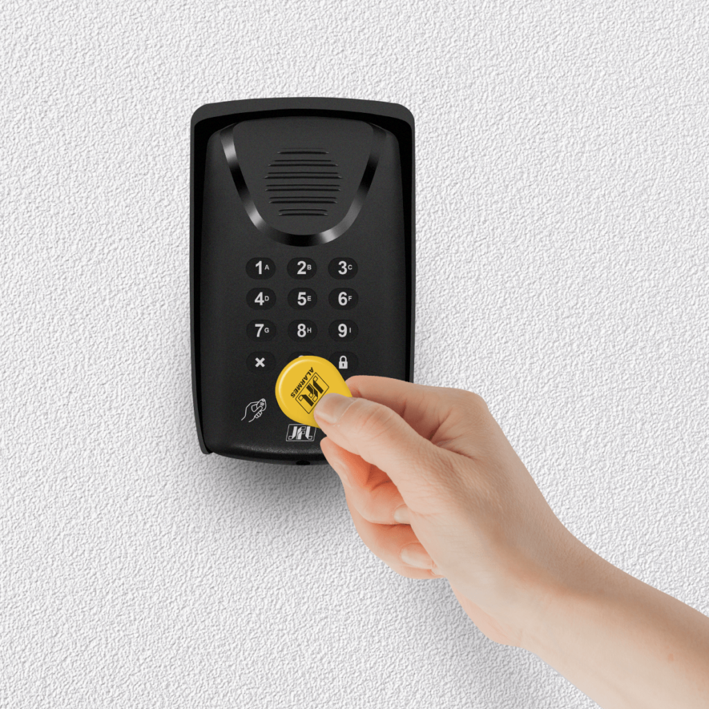 Tecnologia RFID Porteiro eletrônico JFL Alarmes Tag ou Cartão