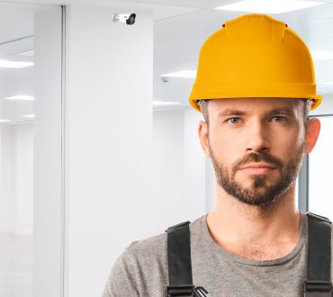 Proteção em primeiro lugar: A importância do uso de EPIs na instalação e manutenção de sistemas de segurança